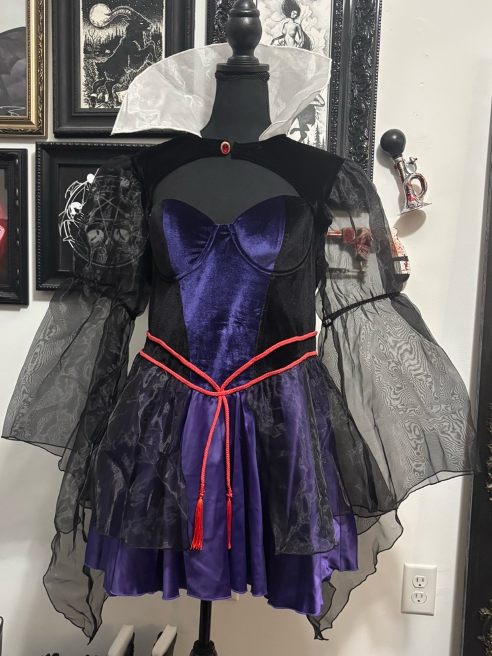 Dolls Kill / Trickz N’ Treatz One Bad Apple Evil Queen Costume Dress